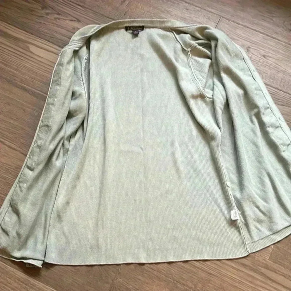 🔥Brooks Brothers🔥 | Sea foam  green button up cardigan with flowers - Picture 4 of 9